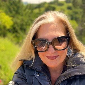 Meet your Posher, Suzy